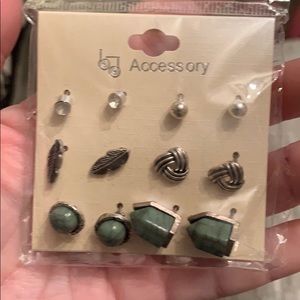 NWT/ NWB - 6 PAIRS of pierced earrings